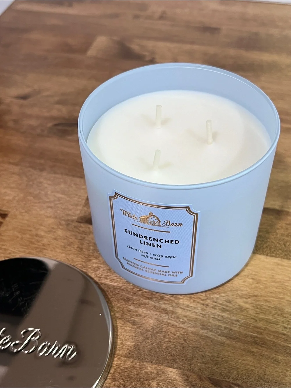 White Barn Sundrenched Linen Candle - Picture 2 of 2